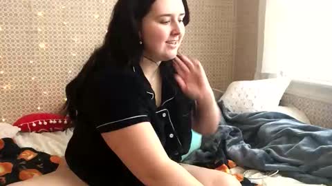 Snapshot of kassandraqueen69 chatting on 10-25-25, 01:29 Kass online show from 10-25-25, 01:29