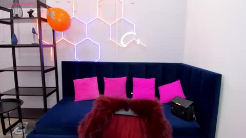 Snapshot of kat__cat chatting on 10-04-25, 08:56 kat__cat online show from 10-04-25, 08:56