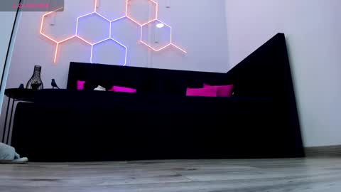 Snapshot of kat__cat chatting on 11-27-25, 08:49 kat__cat online show from 11-27-25, 08:49