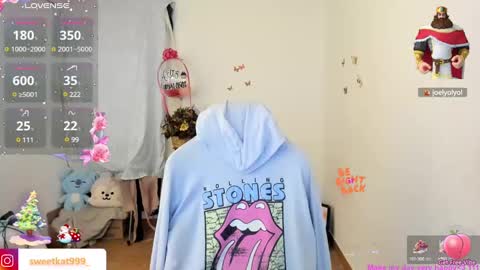 Snapshot of kat_ly_chan chatting on 12-22-24, 06:48 Kat       online show from 12-22-24, 06:48