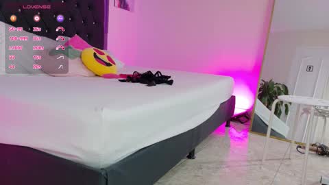 Snapshot of kataaleya__12 chatting on 11-24-25, 11:43 kataaleya__12 online show from 11-24-25, 11:43