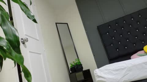 Snapshot of kataaleya__12 chatting on 12-02-25, 11:59 kataaleya__12 online show from 12-02-25, 11:59