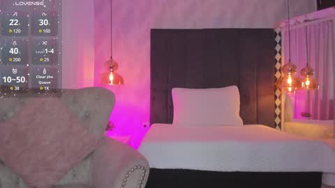 Snapshot of kataliina_18 chatting on 12-26-24, 11:54 Kat online show from 12-26-24, 11:54