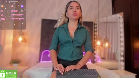 Snapshot of kataliina_18 chatting on 02-21-25, 12:06 Kat online show from 02-21-25, 12:06
