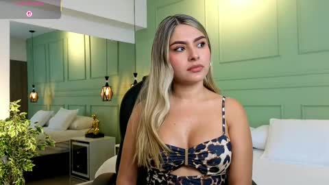 Snapshot of kataliina_18 chatting on 09-13-25, 11:43 Kat online show from 09-13-25, 11:43