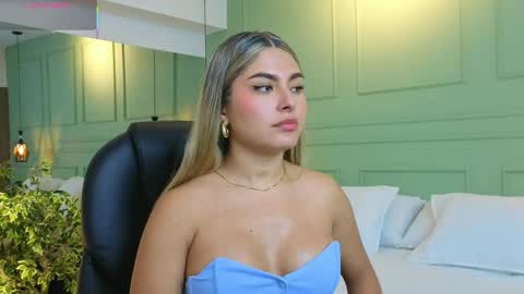 Snapshot of kataliina_18 chatting on 09-14-25, 11:42 Kat online show from 09-14-25, 11:42