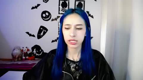 Snapshot of katara_a chatting on 10-15-25, 04:29 Maca online show from 10-15-25, 04:29