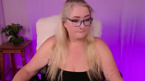 Snapshot of katdsinclair chatting on 11-18-25, 04:55 Kat D Sinclair online show from 11-18-25, 04:55