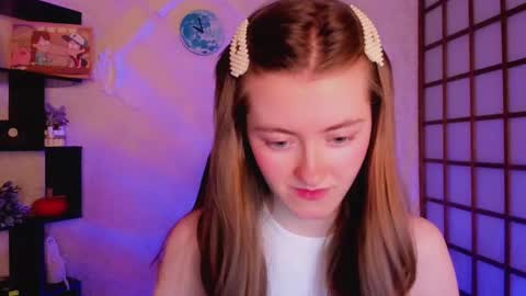 Snapshot of kate_cuddle chatting on 12-12-24, 02:26 Kate online show from 12-12-24, 02:26