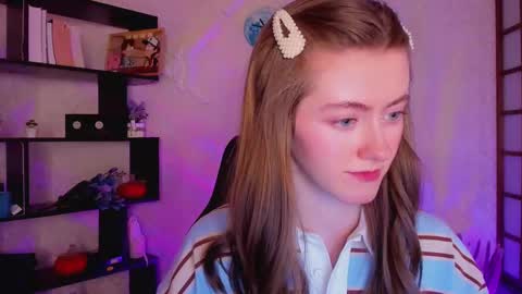 Snapshot of kate_cuddle chatting on 12-17-24, 05:18 Kate online show from 12-17-24, 05:18