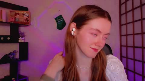 Snapshot of kate_cuddle chatting on 12-31-24, 01:47 Kate online show from 12-31-24, 01:47