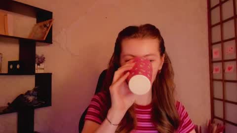 Snapshot of kate_cuddle chatting on 02-14-25, 05:41 Kate online show from 02-14-25, 05:41
