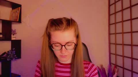 Snapshot of kate_cuddle chatting on 02-25-25, 05:08 Kate online show from 02-25-25, 05:08