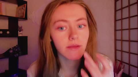Snapshot of kate_cuddle chatting on 02-28-25, 05:26 Kate online show from 02-28-25, 05:26