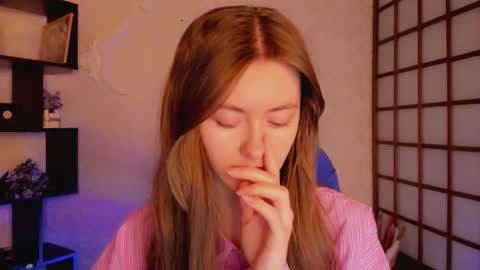 Snapshot of kate_cuddle chatting on 03-03-25, 02:36 Kate online show from 03-03-25, 02:36