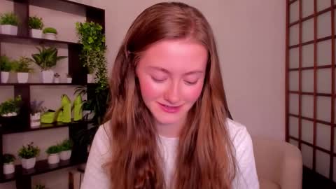 Snapshot of kate_cuddle chatting on 09-10-25, 02:44 Kate online show from 09-10-25, 02:44