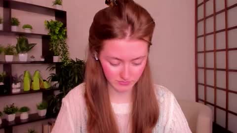 Snapshot of kate_cuddle chatting on 09-19-25, 02:24 Kate online show from 09-19-25, 02:24