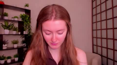 Snapshot of kate_cuddle chatting on 09-25-25, 02:48 Kate online show from 09-25-25, 02:48