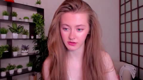 Snapshot of kate_cuddle chatting on 10-02-25, 02:51 Kate online show from 10-02-25, 02:51