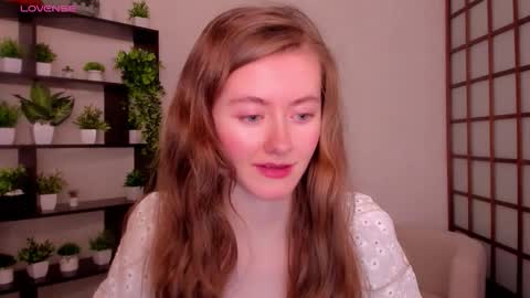 Snapshot of kate_cuddle chatting on 10-22-25, 02:45 Kate online show from 10-22-25, 02:45
