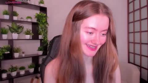 Snapshot of kate_cuddle chatting on 10-24-25, 02:52 Kate online show from 10-24-25, 02:52