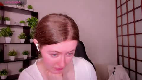 Snapshot of kate_cuddle chatting on 05-08-26, 02:28 Kate online show from 05-08-26, 02:28