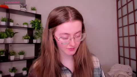 Snapshot of kate_cuddle chatting on 05-12-26, 02:30 Kate online show from 05-12-26, 02:30