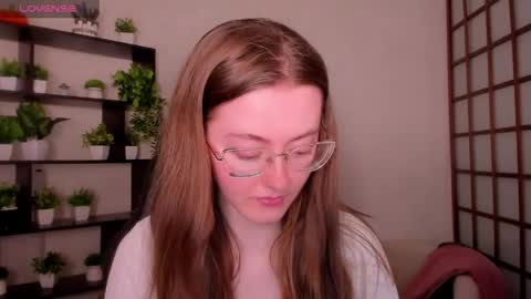 Snapshot of kate_cuddle chatting on 05-14-26, 02:07 Kate online show from 05-14-26, 02:07