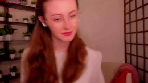 Snapshot of kate_cuddle chatting on 05-18-26, 02:40 Kate online show from 05-18-26, 02:40