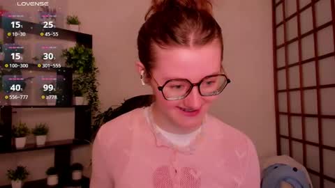Snapshot of kate_cuddle chatting on 05-19-26, 02:18 Kate online show from 05-19-26, 02:18