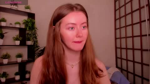 Snapshot of kate_cuddle chatting on 05-28-26, 02:20 Kate online show from 05-28-26, 02:20
