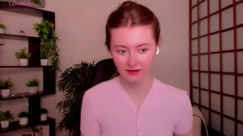 Snapshot of kate_cuddle chatting on 06-15-26, 02:36 Kate online show from 06-15-26, 02:36