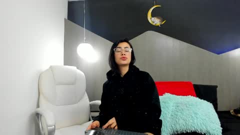 Snapshot of kate_evans1 chatting on 04-06-26, 10:16 Kate Evans online show from 04-06-26, 10:16