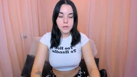 Snapshot of kate_ree_ chatting on 11-18-25, 07:35 KATE online show from 11-18-25, 07:35