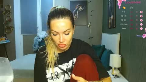 Snapshot of kate_space chatting on 11-04-25, 03:22 Therapist online show from 11-04-25, 03:22