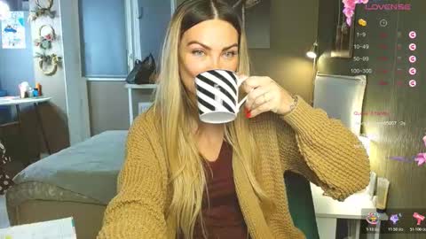 Snapshot of kate_space chatting on 11-30-25, 04:11 Therapist online show from 11-30-25, 04:11