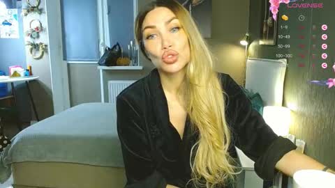 Snapshot of kate_space chatting on 12-01-25, 04:17 Therapist online show from 12-01-25, 04:17