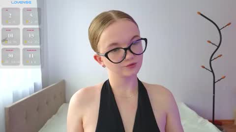 Snapshot of katebunnys chatting on 06-15-26, 04:15 katebunnys online show from 06-15-26, 04:15
