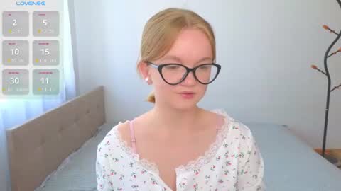 Snapshot of katebunnys chatting on 07-24-26, 04:32 katebunnys online show from 07-24-26, 04:32