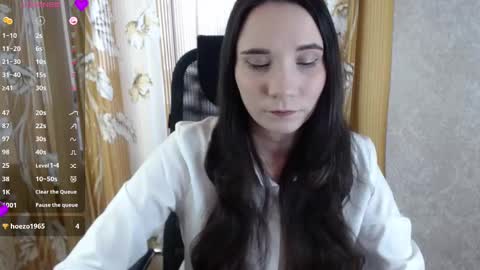 Snapshot of katecrash chatting on 03-10-25, 10:37 YourKate online show from 03-10-25, 10:37