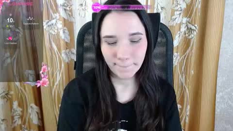 Snapshot of katecrash chatting on 12-16-25, 05:45 YourKate online show from 12-16-25, 05:45