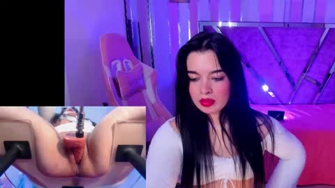 Snapshot of kateleeh_ chatting on 11-24-25, 12:10 Kate online show from 11-24-25, 12:10