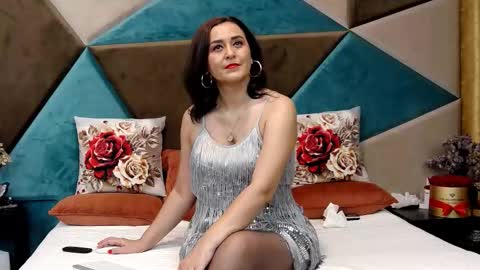 KateQueenston --  online show from 11-26-25, 04:46