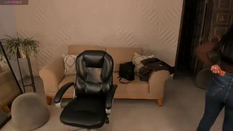 K A T E  online show from 06-18-26, 08:03