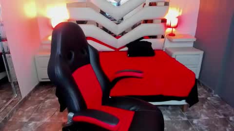 kate Tompson online show from 02-09-26, 01:04