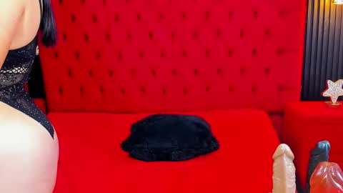 kate Tompson online show from 04-28-26, 02:27