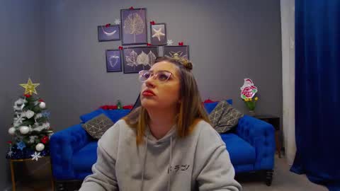 Snapshot of katewalker_ chatting on 12-16-24, 06:16 Kate online show from 12-16-24, 06:16