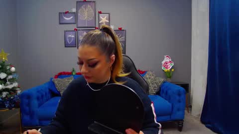 Snapshot of katewalker_ chatting on 12-17-24, 06:09 Kate online show from 12-17-24, 06:09