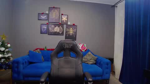 Snapshot of katewalker_ chatting on 12-21-24, 06:34 Kate online show from 12-21-24, 06:34