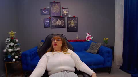 Snapshot of katewalker_ chatting on 12-23-24, 06:16 Kate online show from 12-23-24, 06:16